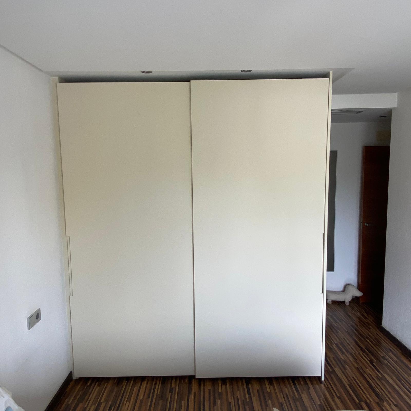 Amario Lacado puerta corredera